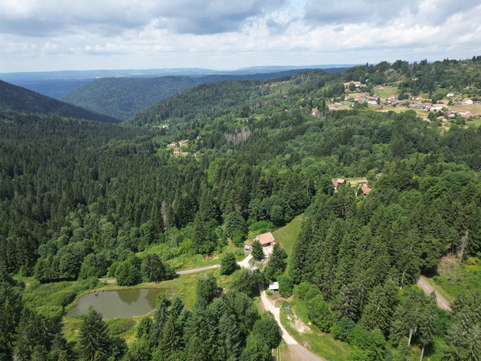 Vue aérienne du gîte et de ses environs