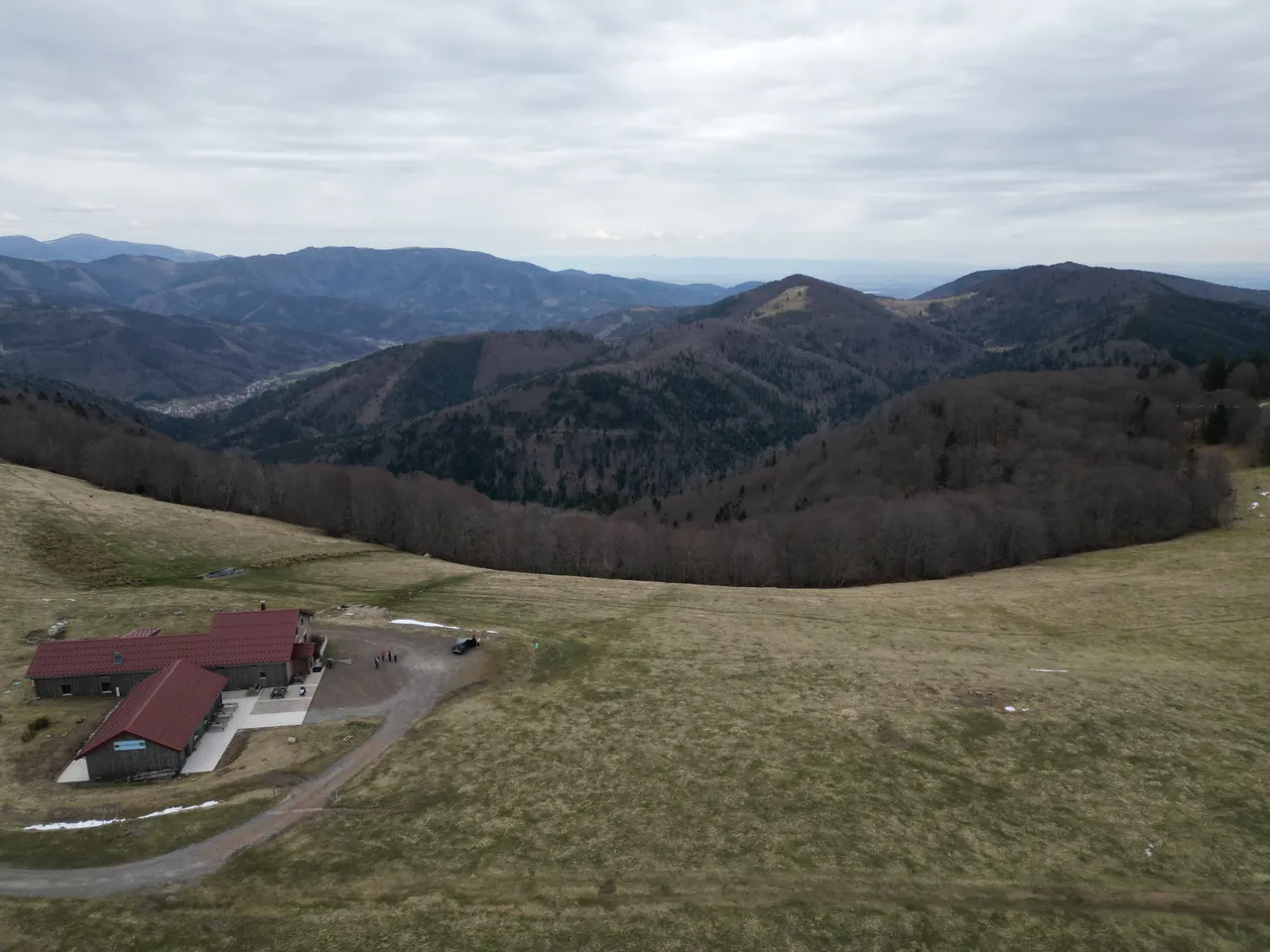 Ferme-auberge vosgienne et son panorama sur les Vosges saônoises