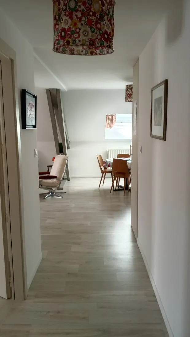 Couloir desservant les pièces et la salle à manger